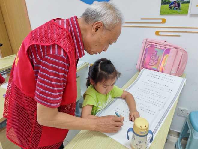 苏州园区澜溪社区：墨香沁童心 安全伴夏长
