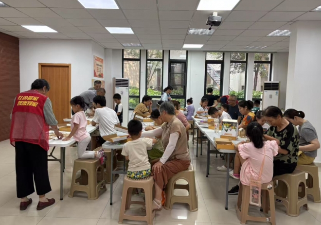 苏州园区星辰南社区开展“少年巧匠 榫卯筑梦”榫卯积木DIY活动