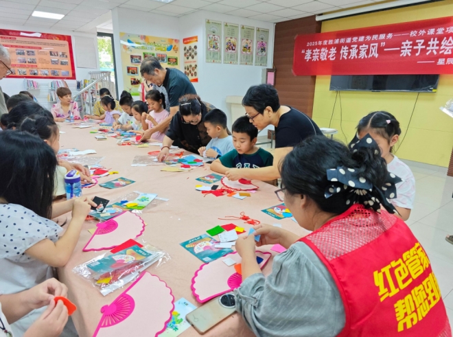 “孝亲敬老 传承家风”，苏州园区星辰南社区开展亲子共绘家风家训手抄报活动