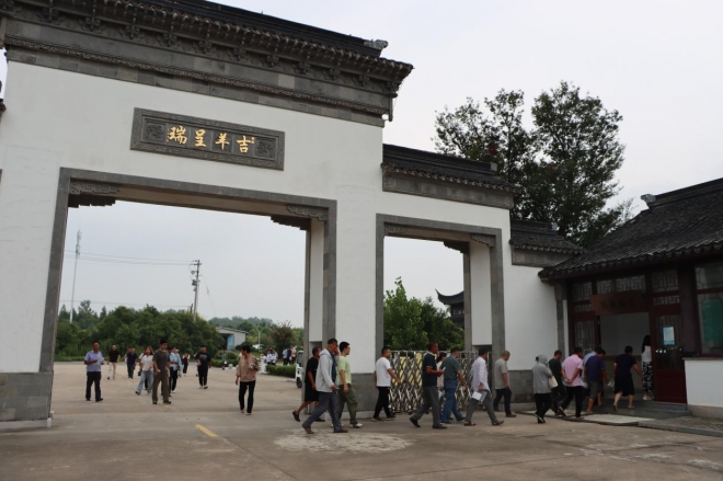 肉羊规模化养殖技术及生产性能测定培训班在乾宝牧业成功举办