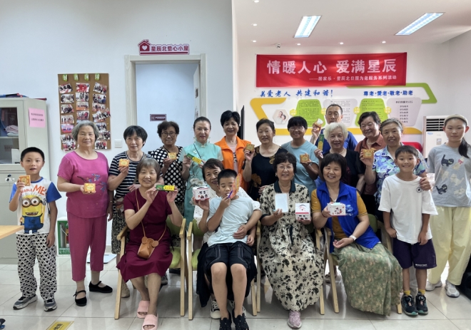 苏州园区星辰北社区开展老年趣味游戏