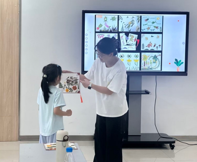 苏州园区星辰北社区开展“童心创意之树叶变变变”贴画活动