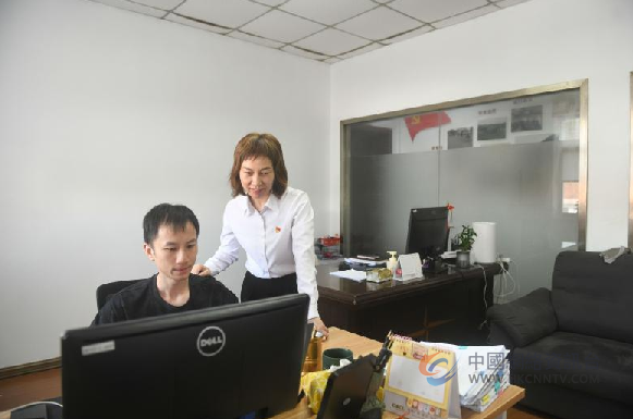 红豆集团攻坚克难发展先锋丨 张红美:引金融活水润实业沃土,以攻坚创新展责任担当 红豆集团攻坚克难发展先锋丨 张红美:引金融活水润实业沃土,以攻坚创新展责任担当
