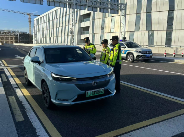 江苏省盐城市交通运输部门及时严肃查处 网约车司机违规经营行为