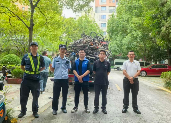 苏州园区钟南社区开展“僵尸车”整治行动，还居民安全整洁环境