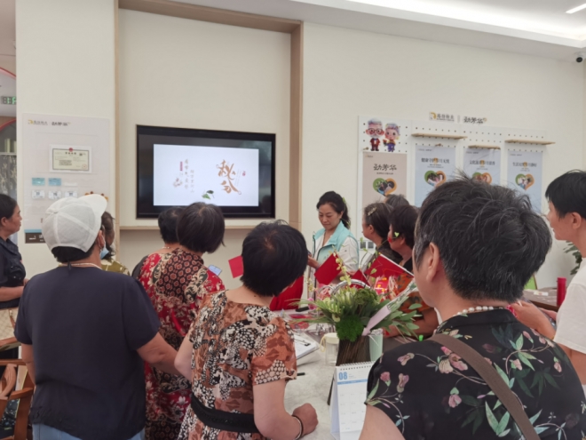 苏州园区澜溪社区开展缠花发钗DIY活动，邂逅非遗里的秋日浪漫