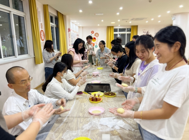 苏州园区西洛巷社区举办“活力中秋·鲜味月圆”主题活动，共筑温暖邻里情