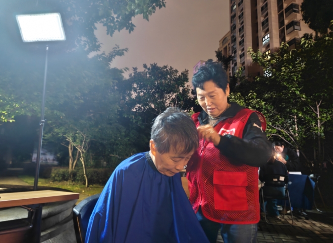 金秋气爽菊花香,苏州园区菁华社区重阳节敬老嘉年华温暖启幕 金秋气爽菊花香,苏州园区菁华社区重阳节敬老嘉年华温暖启幕