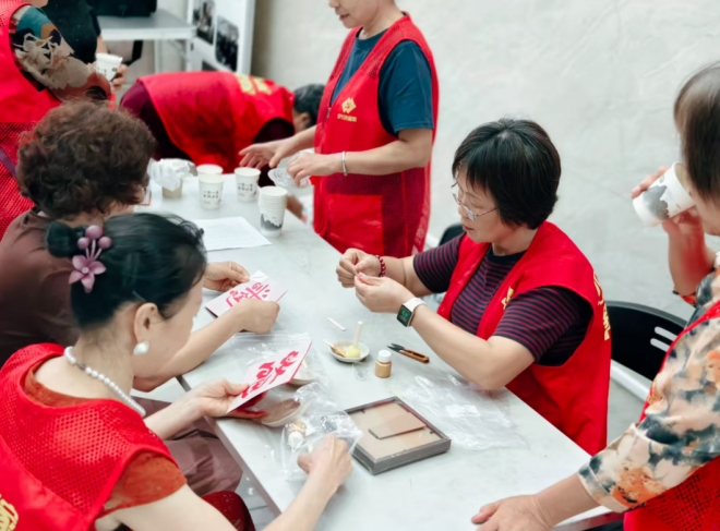 “重阳敬老 情暖桑榆”,苏州园区星辰北社区幸福市集温情开集 “重阳敬老 情暖桑榆”,苏州园区星辰北社区幸福市集温情开集