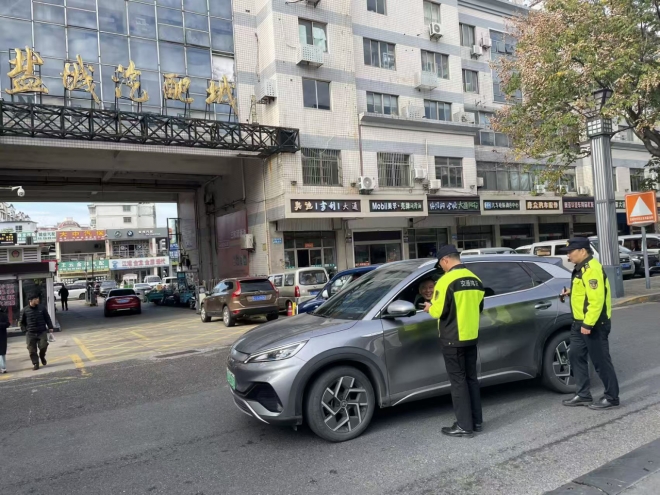 江苏盐城交通执法“靶向攻坚”道路运输安全