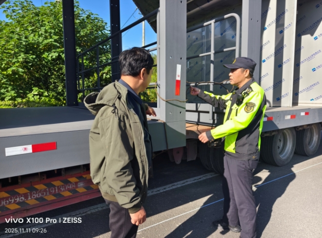 江苏盐城交通执法“靶向攻坚”道路运输安全