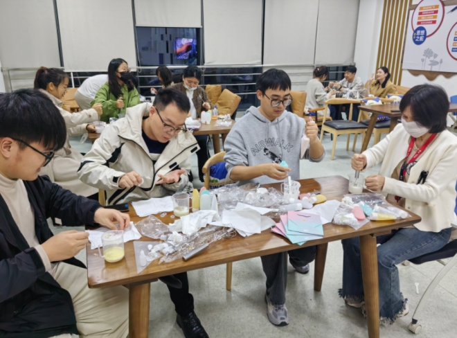 苏州园区菁华社区：“手”护环境 共创绿色家园