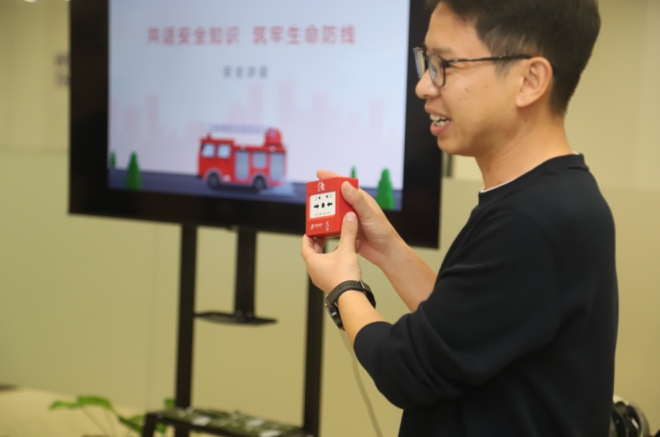 苏州园区菁华社区:消防实训强技能 志愿者小组护家园 苏州园区菁华社区:消防实训强技能 志愿者小组护家园