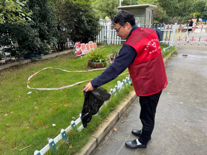 苏州园区西洛巷社区“蜂巢行动”再发力,“洁净家园日”扮靓商业街 苏州园区西洛巷社区“蜂巢行动”再发力,“洁净家园日”扮靓商业街