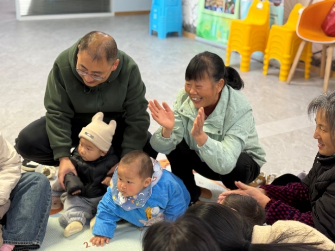 经开区社会工作站办 “亲子欢动” 活动 助力 0-3 岁婴幼儿早期发展