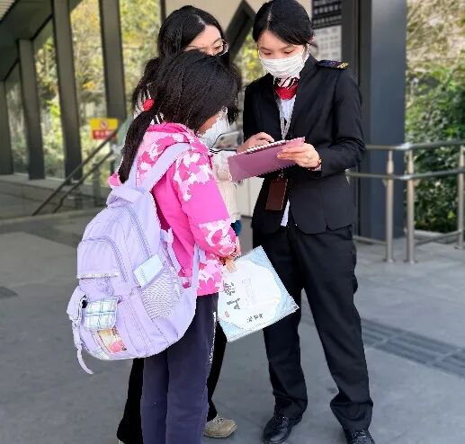 苏州地铁龙道浜站客运服务班获“全国质量信得过班组”称号 苏州地铁龙道浜站客运服务班获“全国质量信得过班组”称号