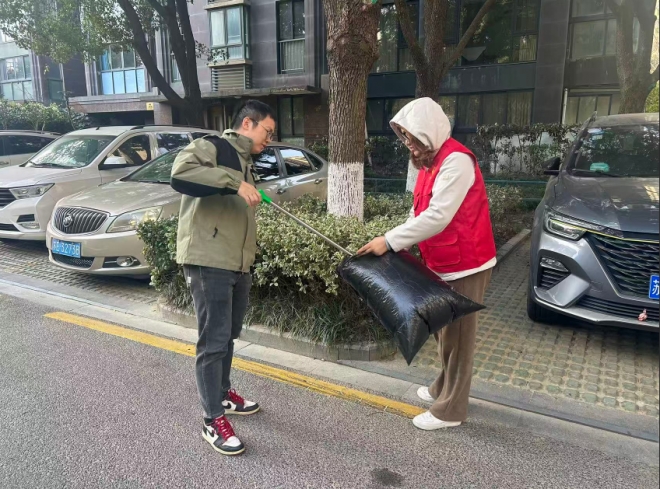 “垃圾不落地，苏州更美丽”，苏州园区星辰南社区开展洁净家园日志愿服务活动