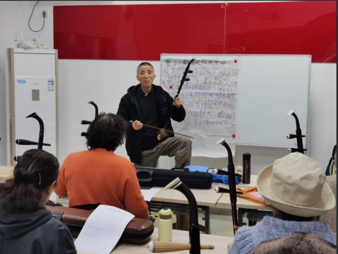 苏州园区星辰南社区举办二胡公益课结课 苏州园区星辰南社区举办二胡公益课结课