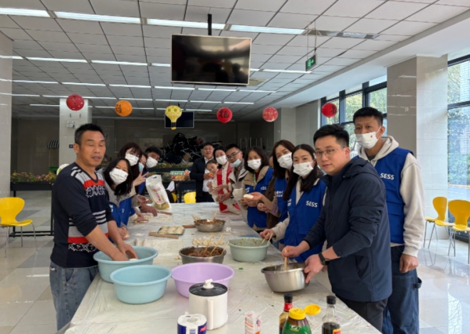 “饺香传情 共筑温情”，苏州园区菁华社区开展冬日暖心行动