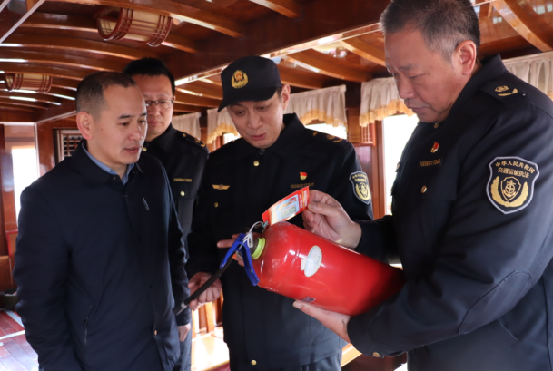 江苏盐城交通执法“元旦”坚守提升群众满意指数