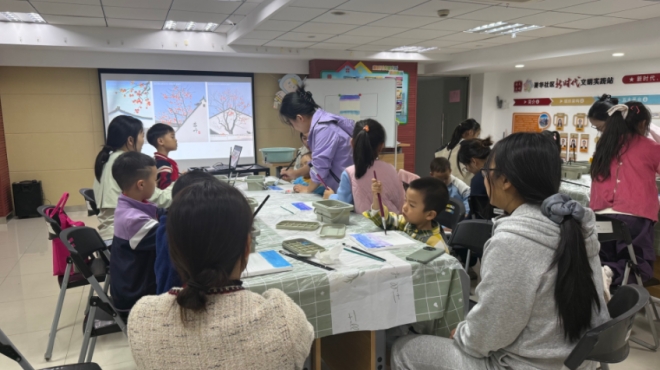 水粉画中绽放的童心，苏州园区菁华社区举报儿童艺术启蒙公益课