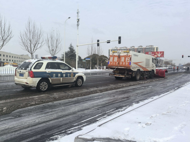 江苏盐城交通执法织密冰冻天气交通运输“安全网”