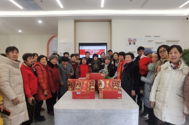 苏州园区澜溪社区：暖冬腊八粥到福到 邻里同品温情年味