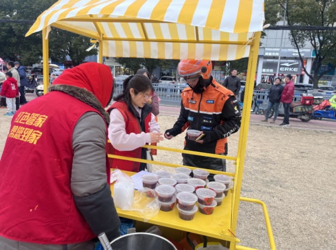 “‘兴’福‘粥’到‘浦’写新春”，苏州园区兴浦社区开展庆腊八迎新春活动