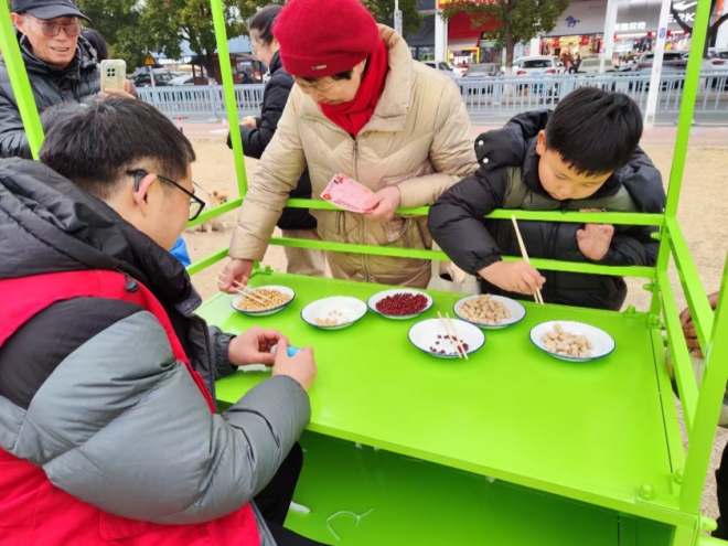 “‘兴’福‘粥’到‘浦’写新春”，苏州园区兴浦社区开展庆腊八迎新春活动