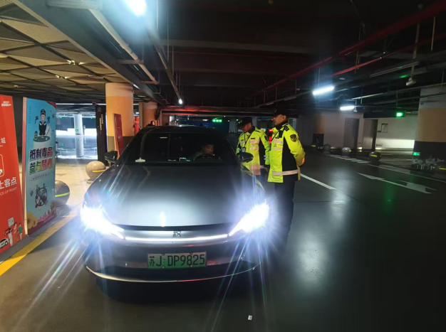 盐城交通执法全力守护群众新春出行“最美一公里” 盐城交通执法全力守护群众新春出行“最美一公里”