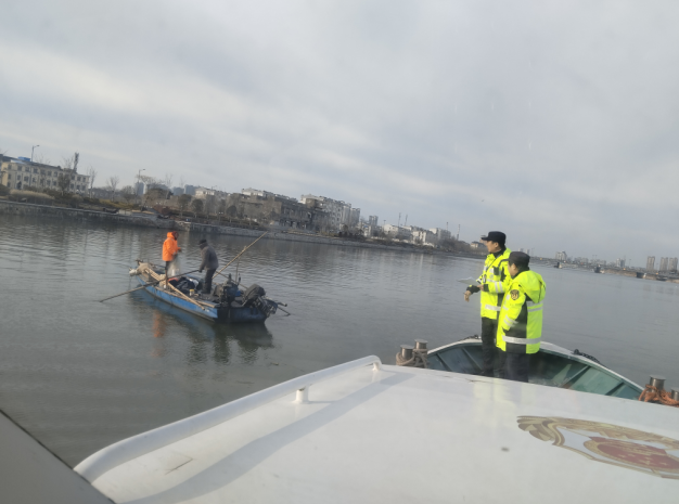 盐城交通执法全力守护群众新春出行“最美一公里” 盐城交通执法全力守护群众新春出行“最美一公里”