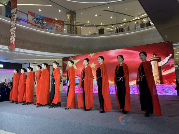 春风暖苏城银龄颂雷锋 苏州中老年文艺展演献礼“三八”国际妇女节