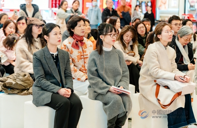 南京金鹰世界「字见她力量」艺术首展温情启幕，以汉字致敬女性力量