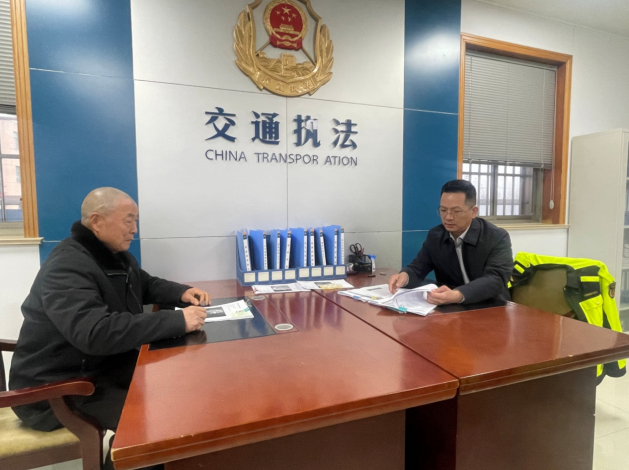 江苏省盐城市交通执法“柔性+体验+联合”开展超限治理