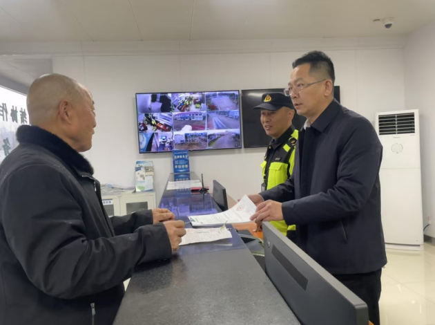 江苏省盐城市交通执法“柔性+体验+联合”开展超限治理 江苏省盐城市交通执法“柔性+体验+联合”开展超限治理