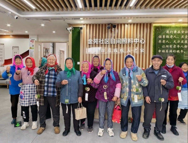 “竹韵悠扬 自然之声”,苏州园区金苑社区开展竹子风铃DIY活动 “竹韵悠扬 自然之声”,苏州园区金苑社区开展竹子风铃DIY活动