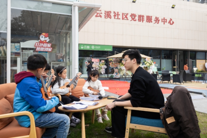 苏州园区云溪社区举办“栖草间”云咖轻食店、便民服务站开业仪式