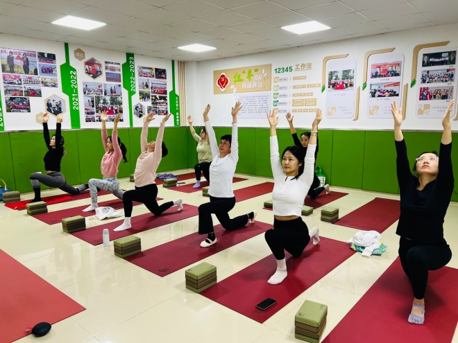 身心共赴春日之约，苏州园区丰茂社区开展春季瑜伽公益课