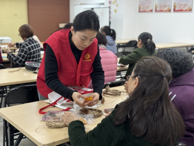 “手作风铃轻摇，奏响生活乐章”，苏州园区锦溪南社区开展创意手工活动
