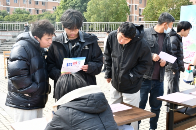 苏州园区金苑社区举办春风行动专场招聘活动 苏州园区金苑社区举办春风行动专场招聘活动