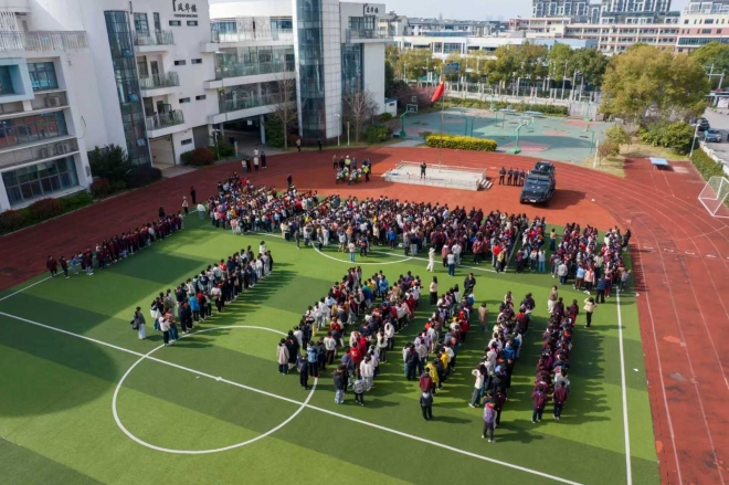 春“警”进校园,这场安全课有点“燃” 春“警”进校园,这场安全课有点“燃”