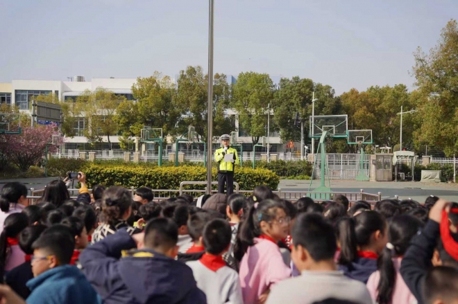 春“警”进校园,这场安全课有点“燃” 春“警”进校园,这场安全课有点“燃”