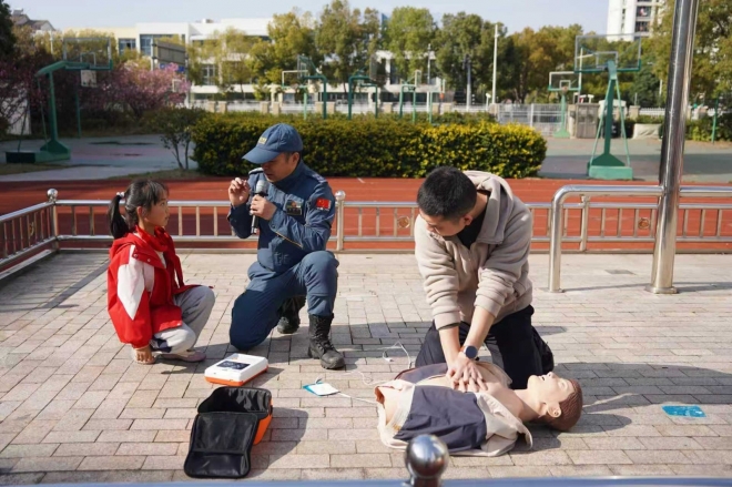 春“警”进校园,这场安全课有点“燃” 春“警”进校园,这场安全课有点“燃”