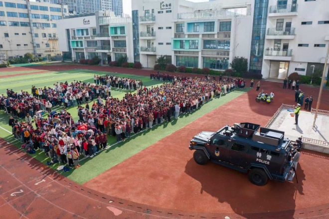 春“警”进校园,这场安全课有点“燃” 春“警”进校园,这场安全课有点“燃”