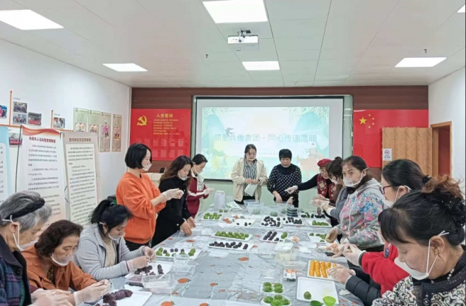 苏州园区汀兰社区开展“邻里共做青团 同心传递温暖”主题志愿服务活动 苏州园区汀兰社区开展“邻里共做青团 同心传递温暖”主题志愿服务活动