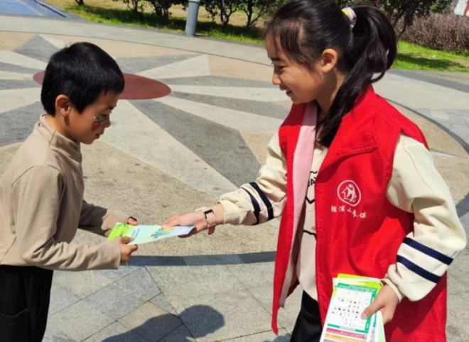 苏州园区兴浦社区：童声倡分类 小手护家园