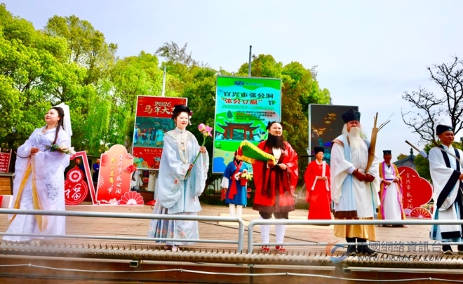 火爆全国的吕婆婆斗舞空降张公洞