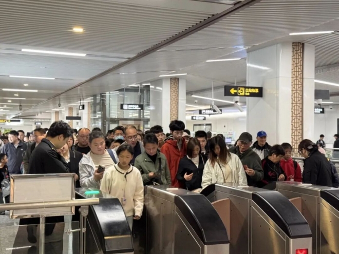 830万人次!苏州地铁清明假期总客流创新高 830万人次!苏州地铁清明假期总客流创新高