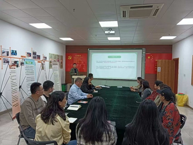 苏州园区汀兰社区召开垃圾分类培训会,凝聚骨干力量引领新风尚 苏州园区汀兰社区召开垃圾分类培训会,凝聚骨干力量引领新风尚