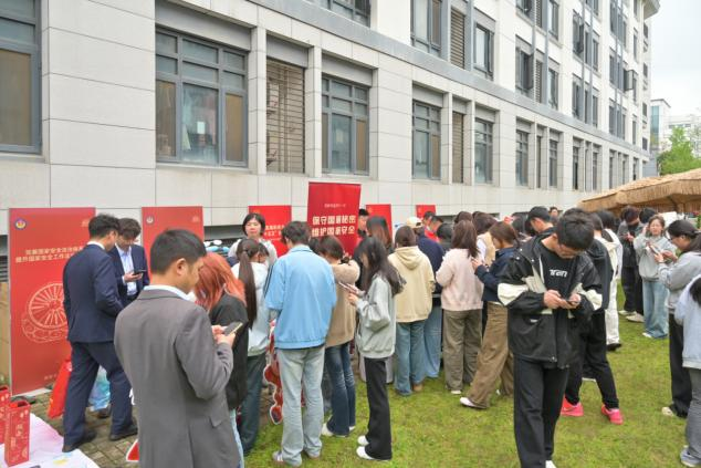 沉浸式体验“安全集市”,这堂国家安全教育课“活”了起来! 沉浸式体验“安全集市”,这堂国家安全教育课“活”了起来!